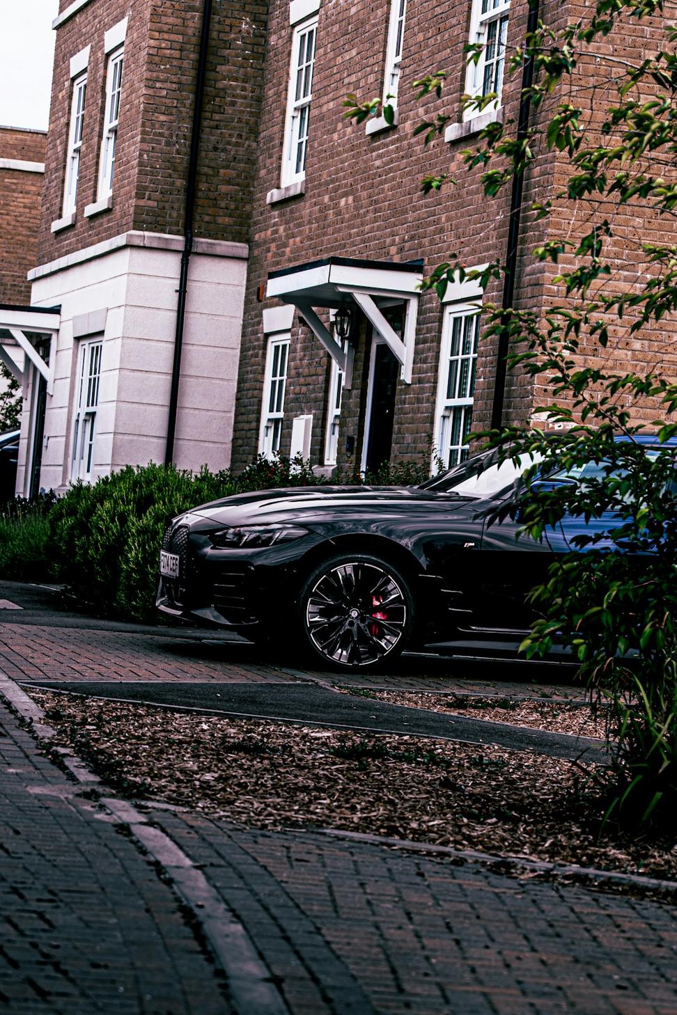 Modern Lakeside Residence